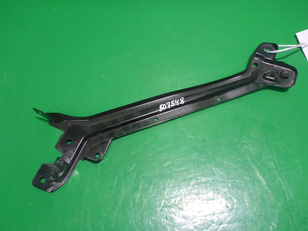 Кронштейн фар левый