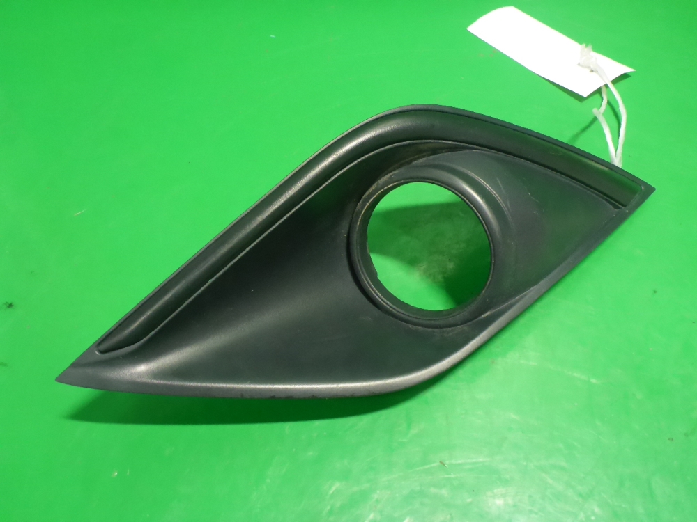 Рамка противотуманной фары левой