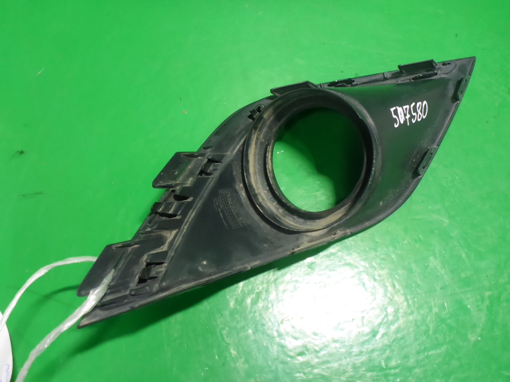 Рамка противотуманной фары левой