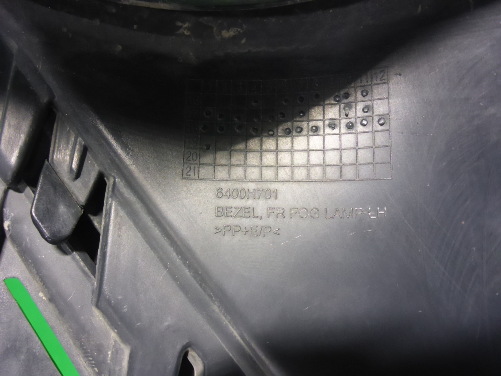 Рамка противотуманной фары левой