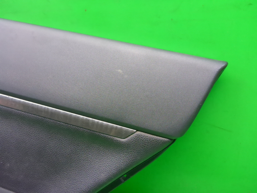 Обшивка двери задней правой