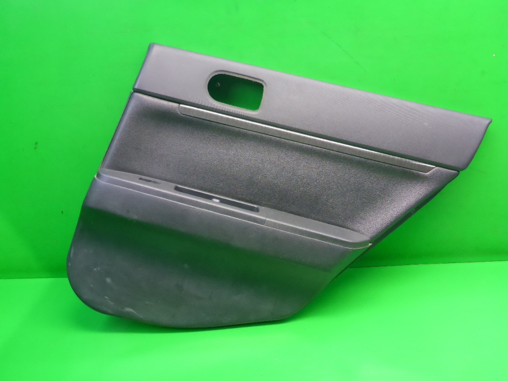 Обшивка двери задней правой