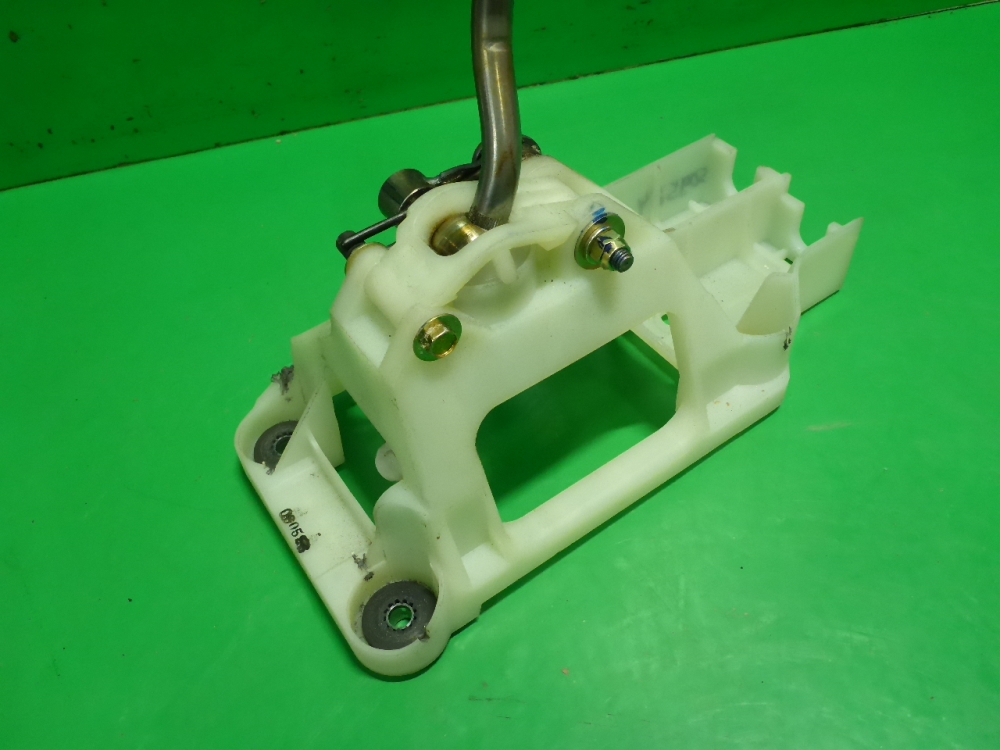 Кулиса МКПП / АКПП