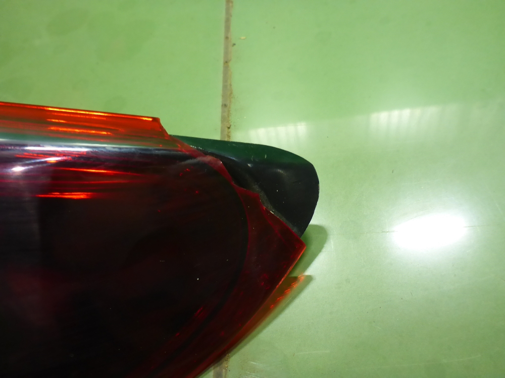 Фонарь задний наружный правый