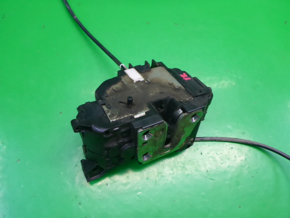 Замок двери задней правой