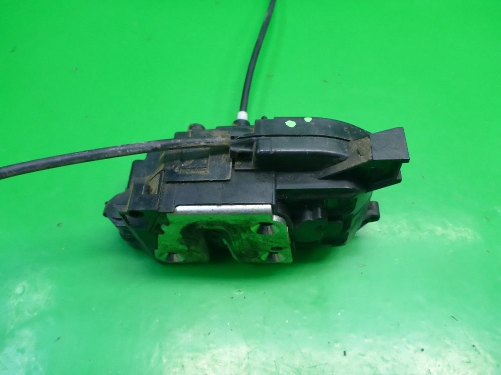 Замок двери задней правой