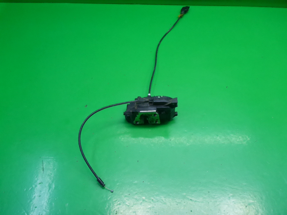 Замок двери задней правой