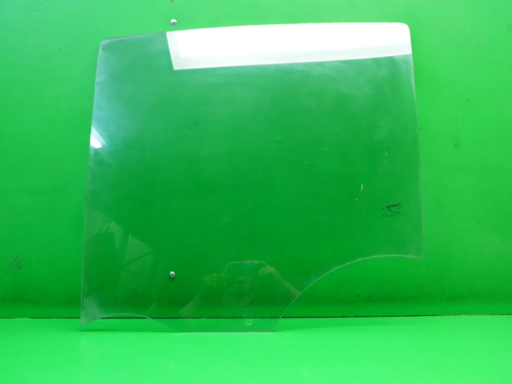 Стекло двери задней левой