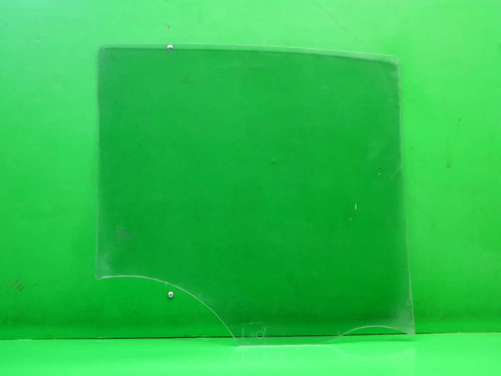 Стекло двери задней левой