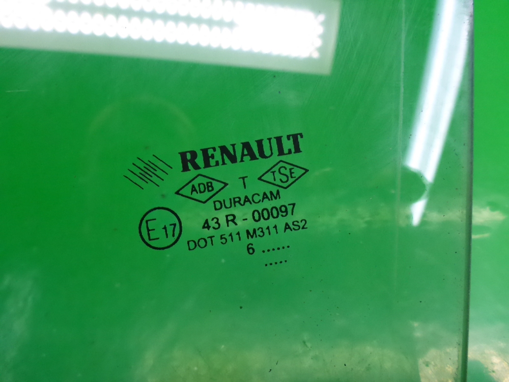 Стекло двери задней левой