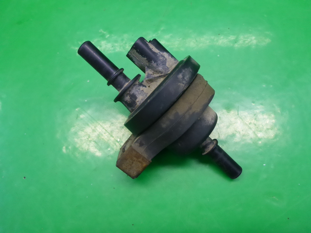 Клапан вентиляции топливного бака