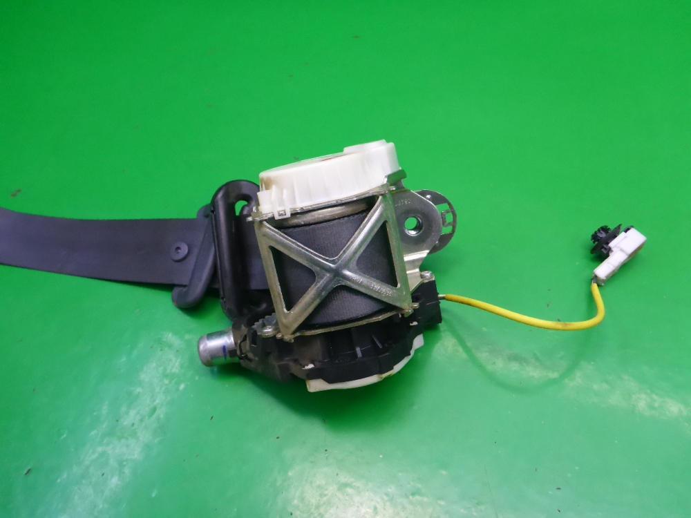 Ремень безопасности с пиропатроном