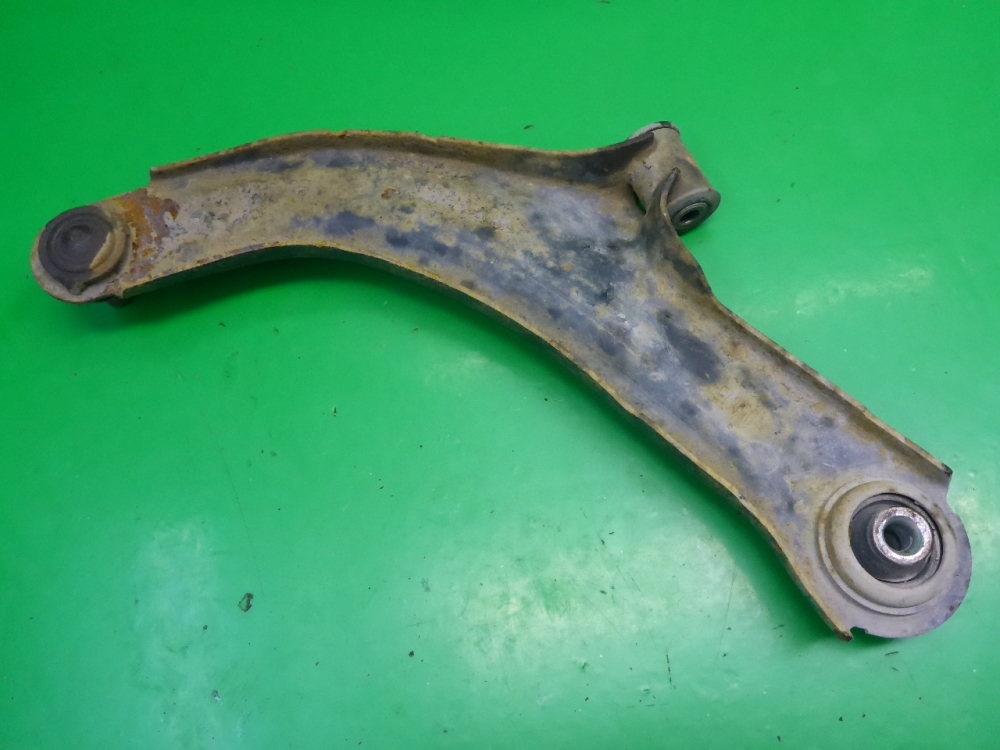 Рычаг передний правый