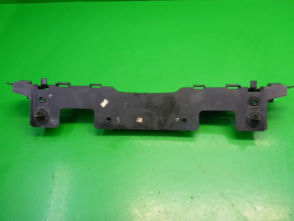 Кронштейн заднего бампера