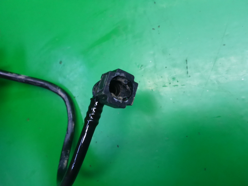 Трубка топливная