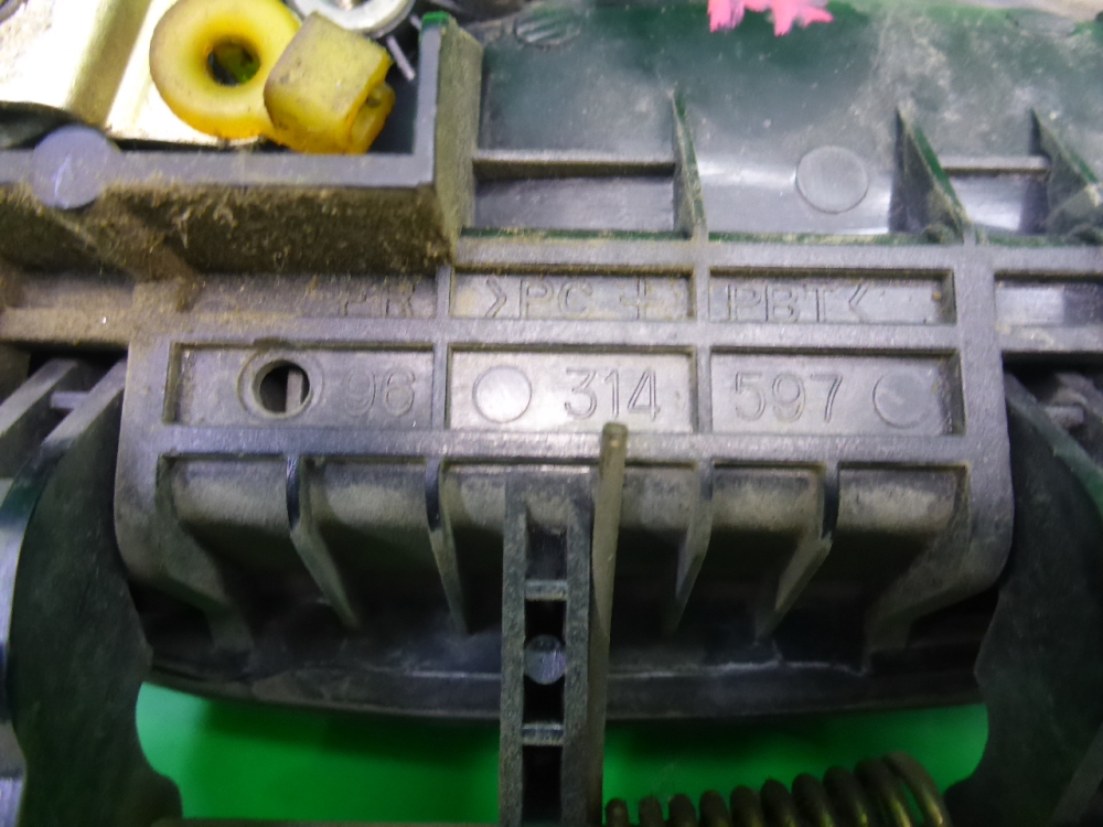 Ручка двери передней наружная правая