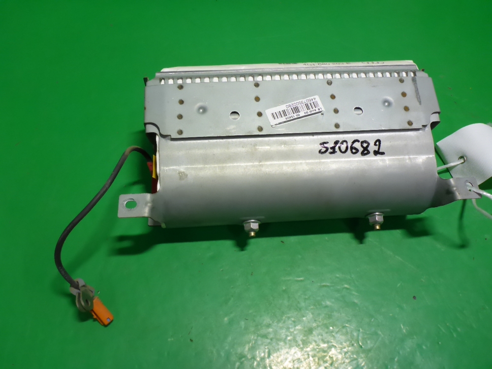 Подушка безопасности пассажирская (в торпедо)