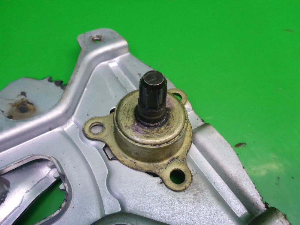 Стеклоподъемник механ. задний левый