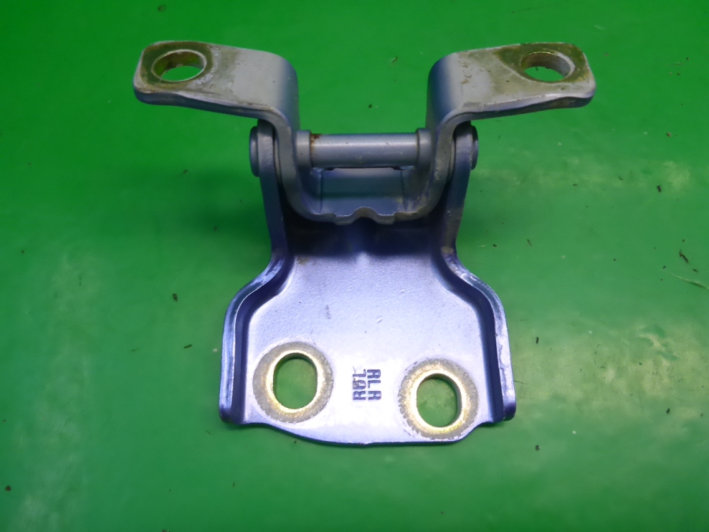 Петля двери задней левой верхняя