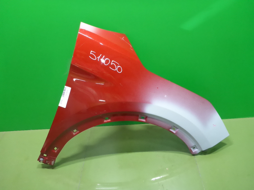 Крыло переднее правое