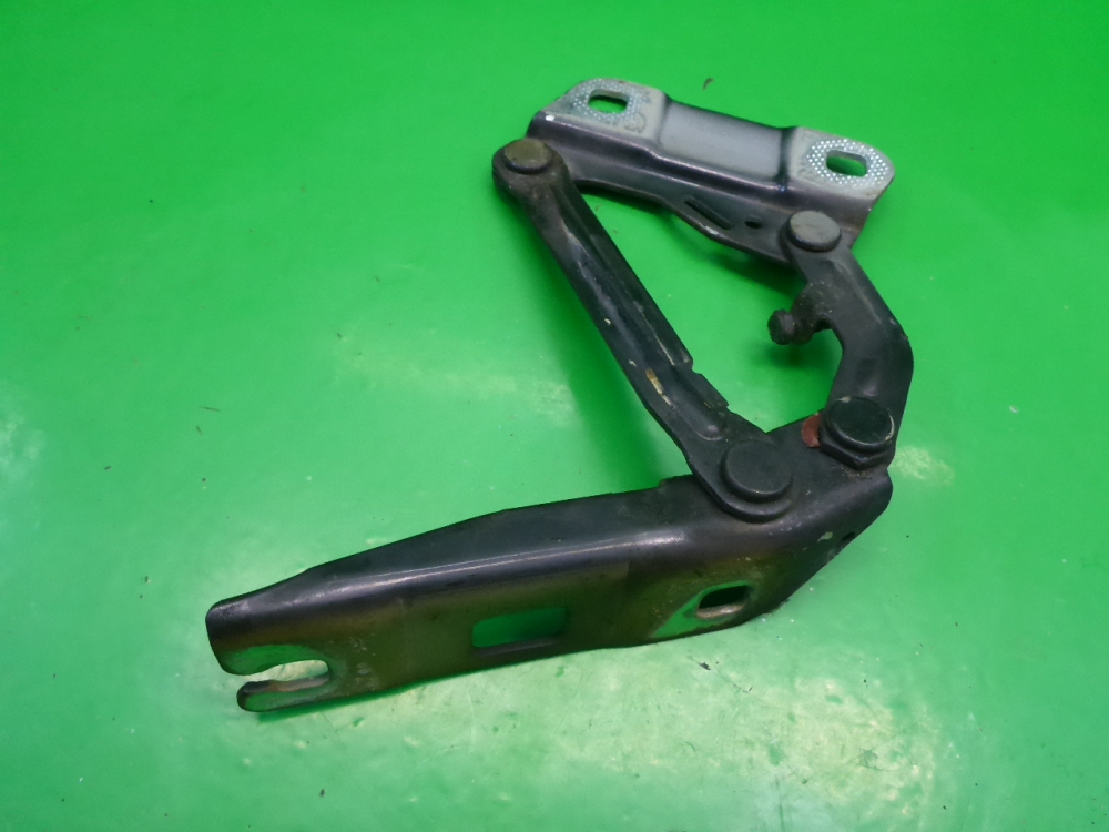 Петля капота правая