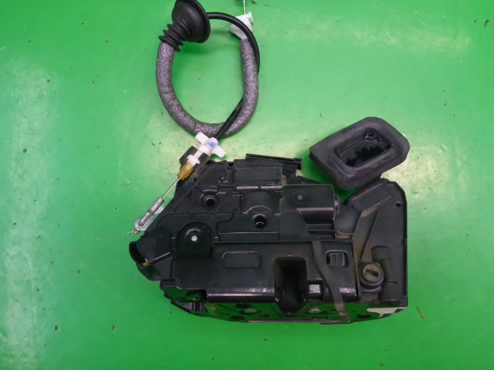 Замок двери задней правой