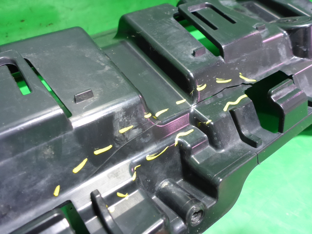 Кронштейн заднего бампера