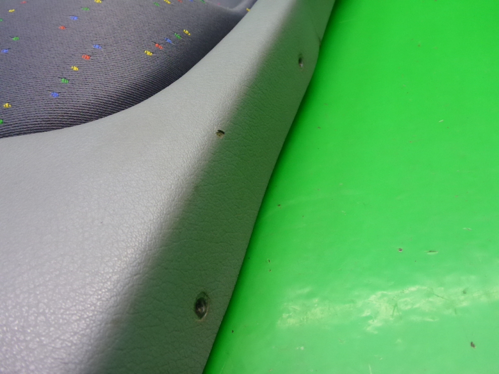 Обшивка двери передней правой