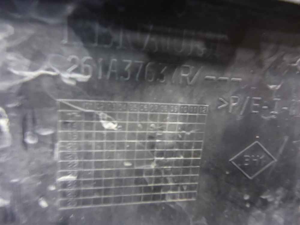 Рамка противотуманной фары левой