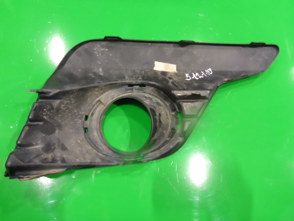 Рамка противотуманной фары левой