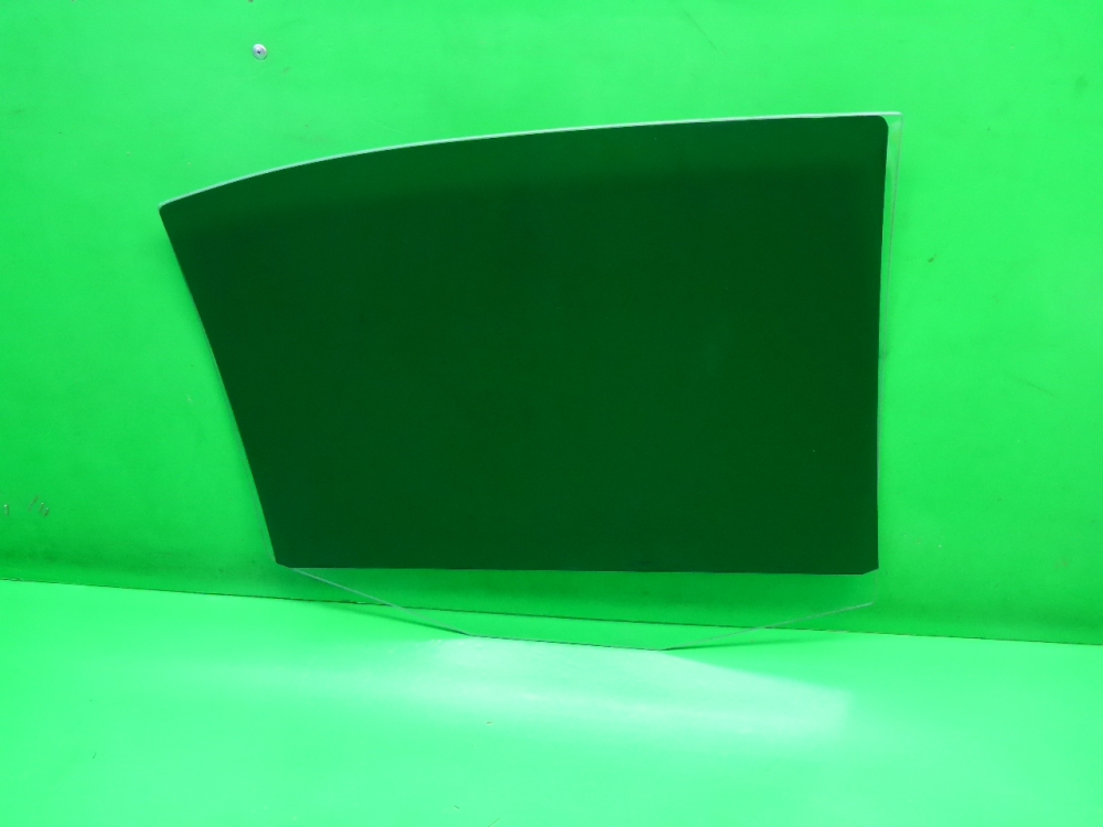 Стекло двери задней левой