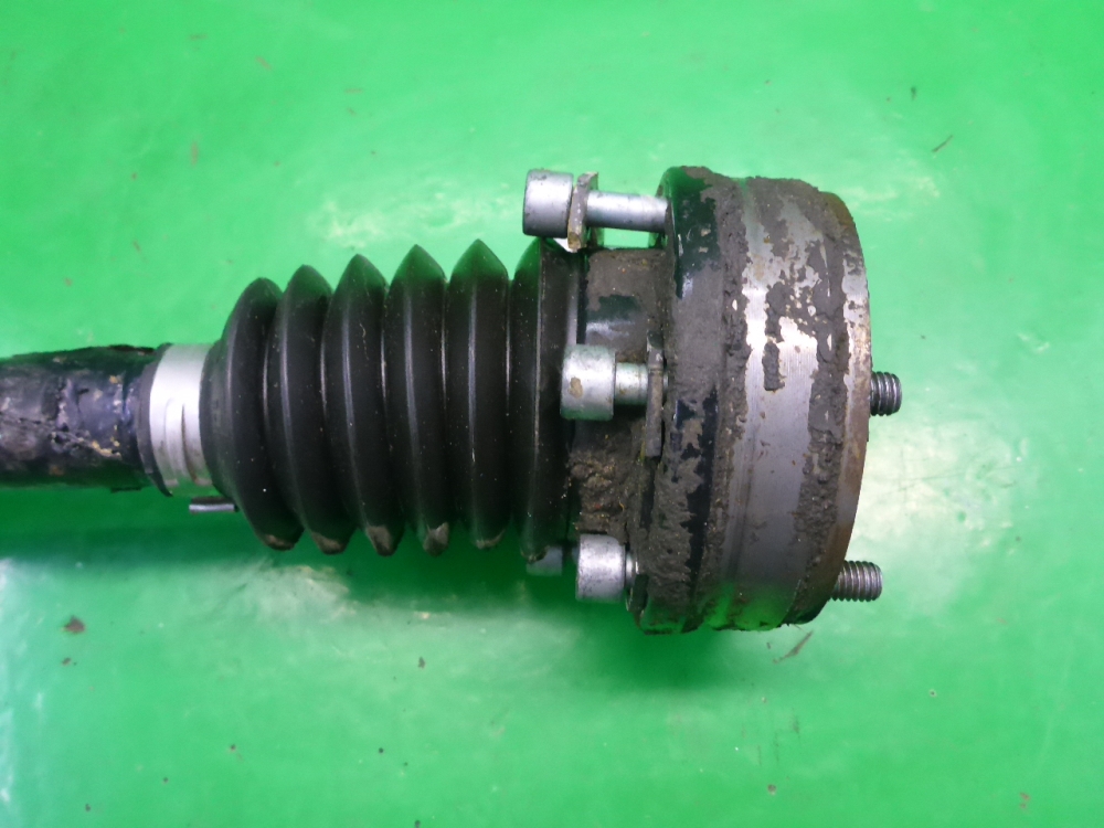 Полуось передняя левая