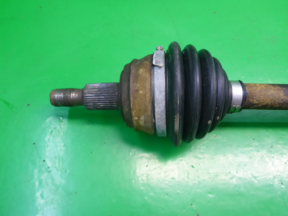Полуось передняя левая