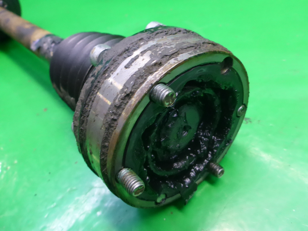 Полуось передняя левая