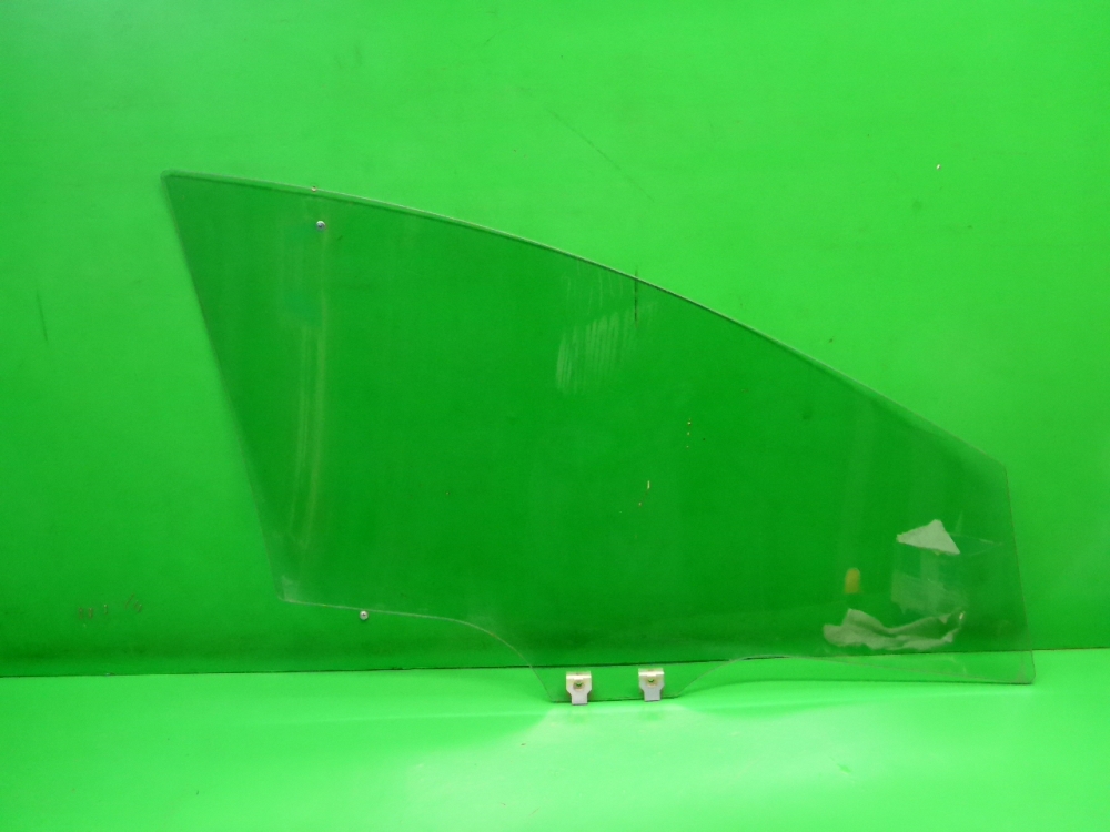 Стекло двери передней левой