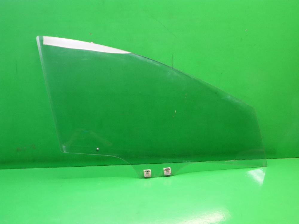 Стекло двери передней правой