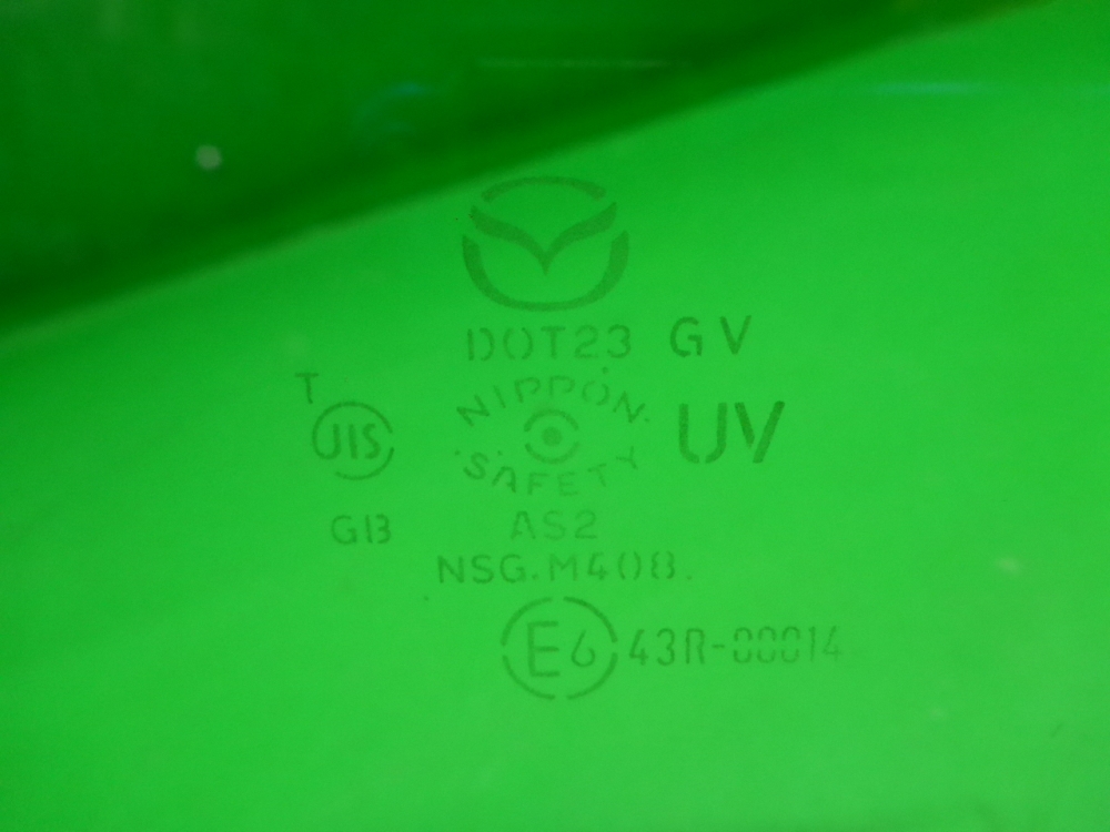 Стекло двери передней правой