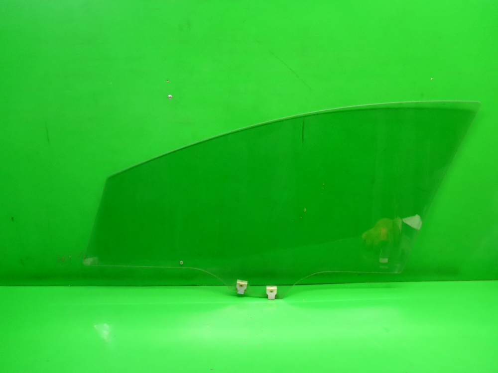 Стекло двери передней правой