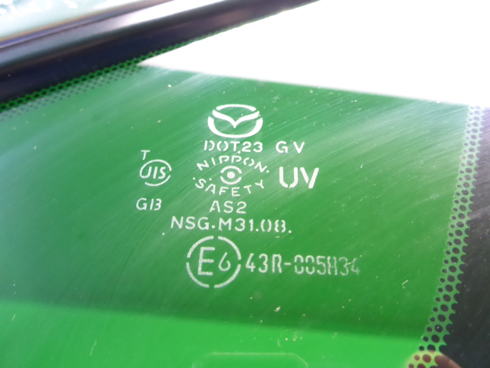 Стекло кузовное глухое левое