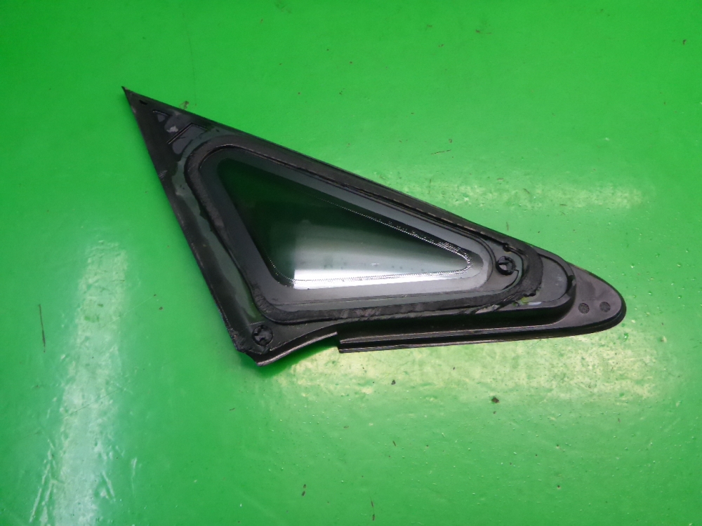 Стекло кузовное глухое левое