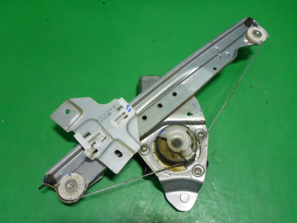 Стеклоподъемник электр. задний правый