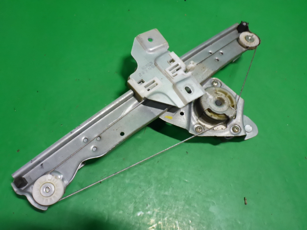 Стеклоподъемник электр. задний левый