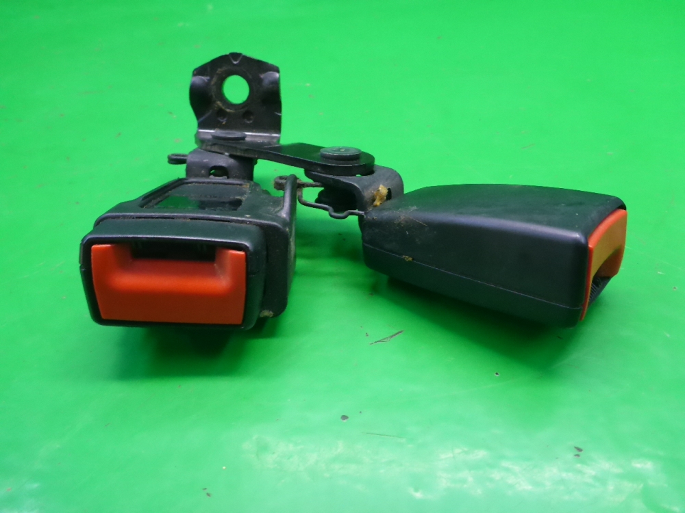 Ответная часть ремня безопасности