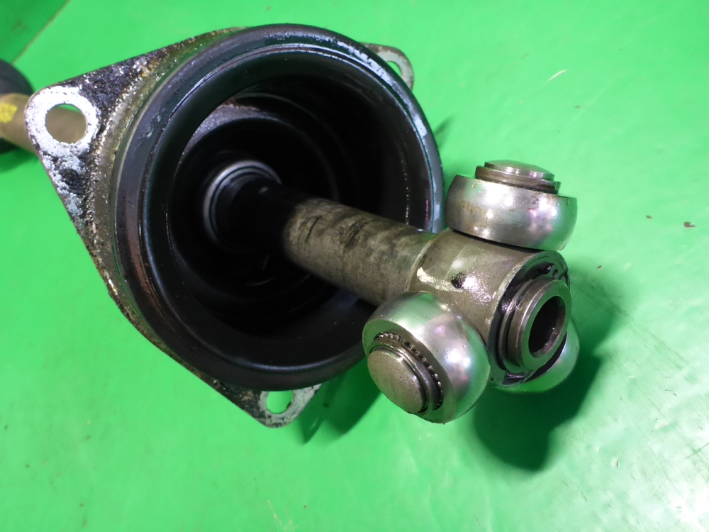 Полуось передняя левая