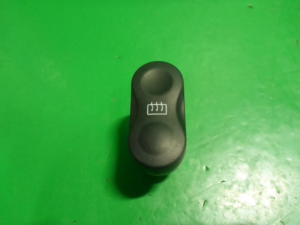 Кнопка обогрева заднего стекла