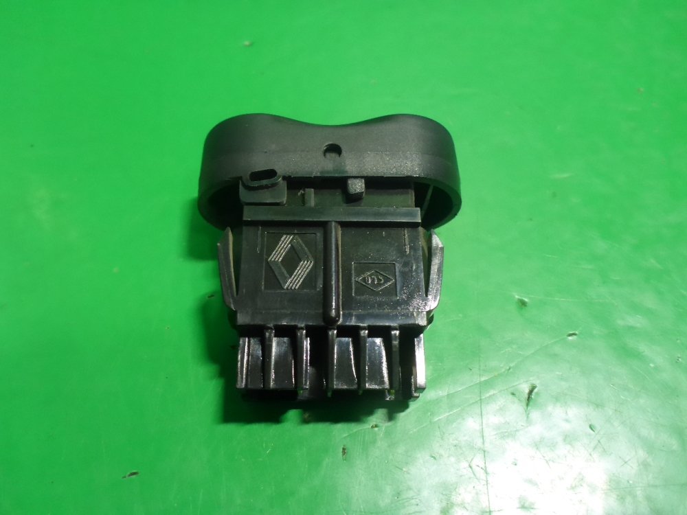 Кнопка обогрева заднего стекла