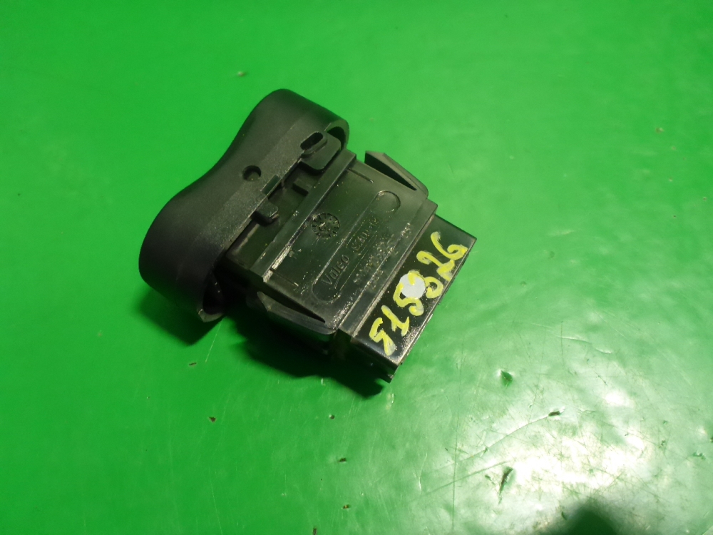 Кнопка обогрева заднего стекла