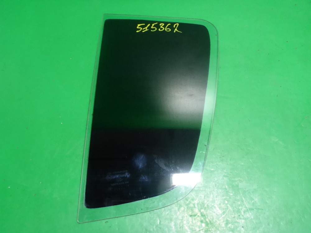 Стекло двери задней левой (форточка)