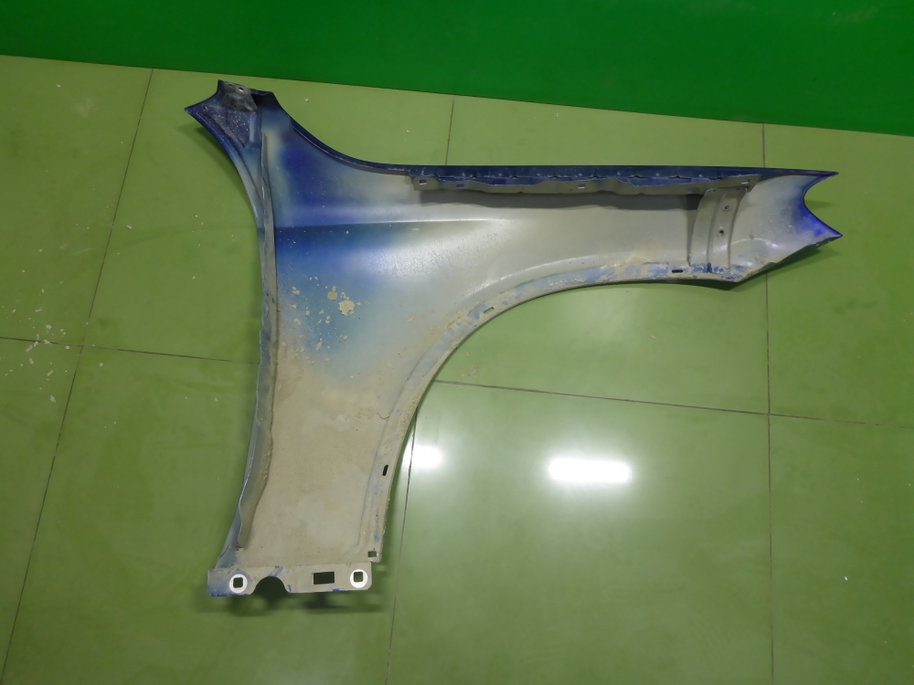 Крыло переднее левое