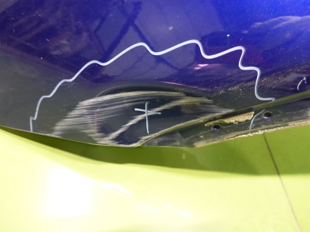 Крыло переднее левое